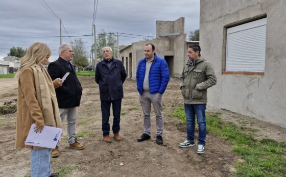 Sergio Bordoni recorrió el avance de las viviendas destinadas a policías y gestionó nuevas unidades habitacionales para Sierra de la Ventana